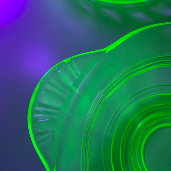 Set Of 3 VTG Uranium Glass Custard Cups Handles Ribbed Design Glows - Picture 4 of 8